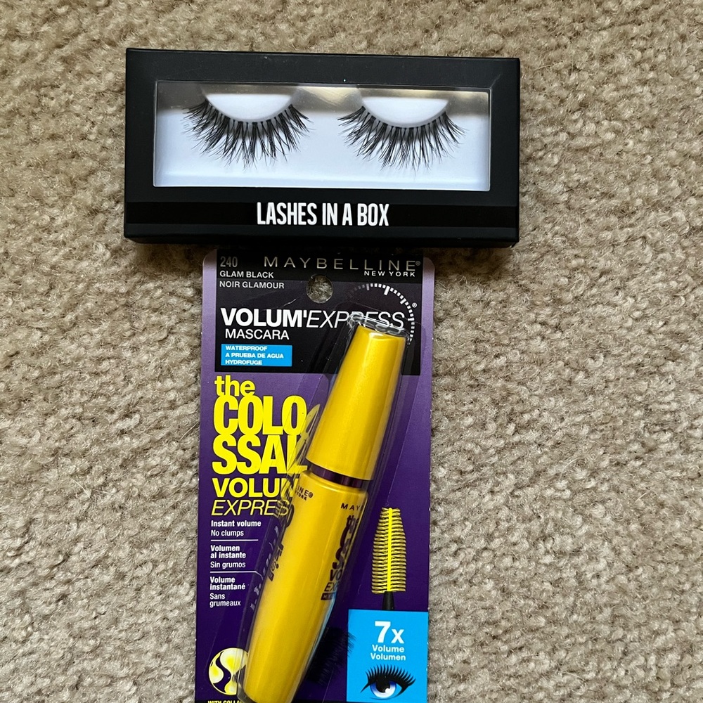 Maybelline Colossal Volum' Express Mascara and lashes in a box set